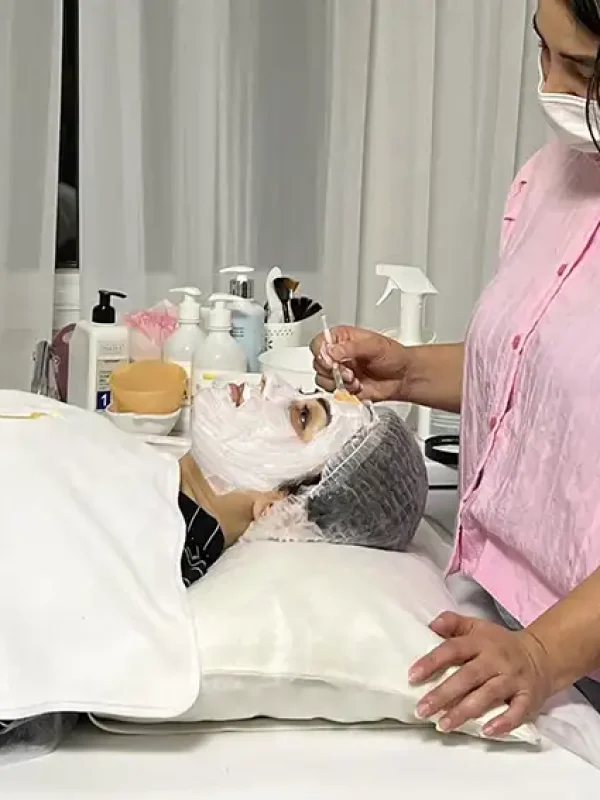 پاکسازی پوست - الهام احمد جانی